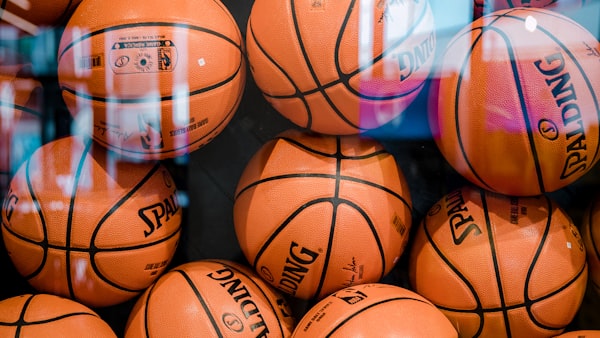 2023-2024赛季欧洲五大联赛冠军争夺形势全景分析专题封面